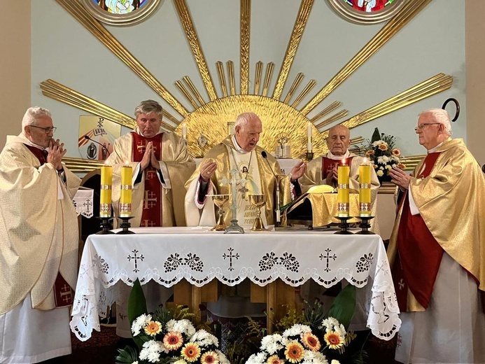 Rocznica wprowadzenia relikwii św. s. Faustyny w Starym Lesieńcu