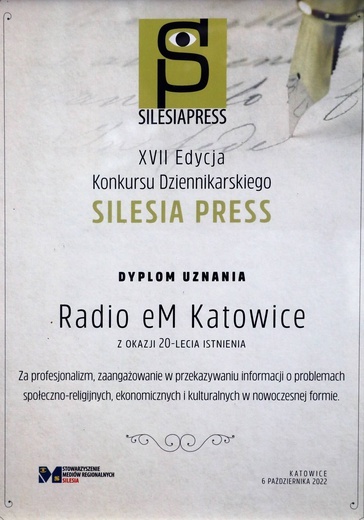 Radio eM wyróżnione.