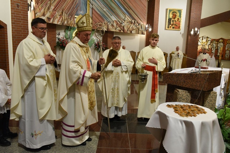 Krzyże zostaną umieszczone pod stacjami Męki Chrystusa.