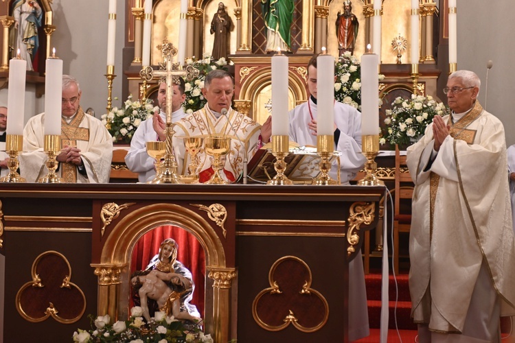 Wałbrzych. Koronacja obrazu Matki Bożej Białokamieńskiej