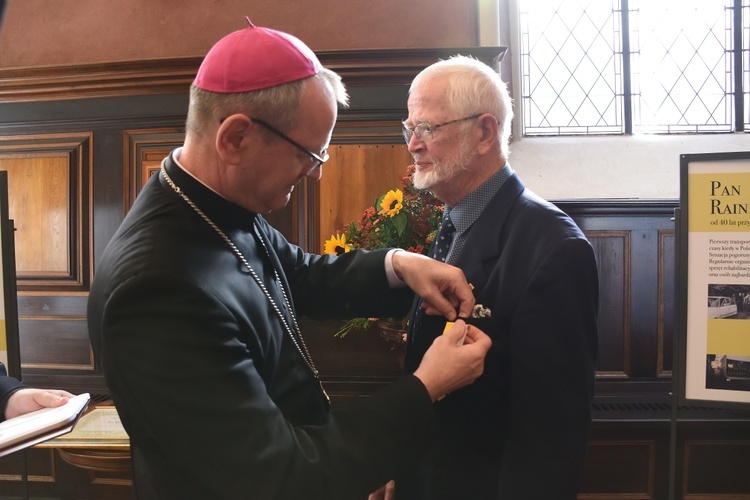 Papieski medal za działalność charytatywną