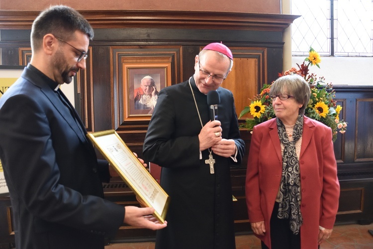 Papieski medal za działalność charytatywną