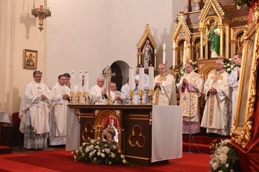 Wałbrzych. Koronacja obrazu Matki Bożej Białokamieńskiej