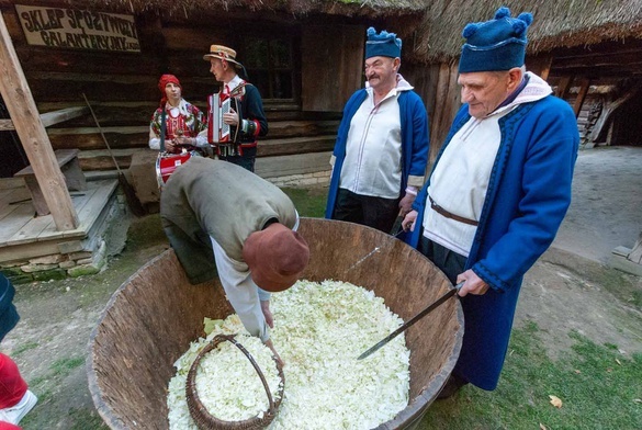 Dawne zwyczaje można zobaczyć w lubelskim skansenie.