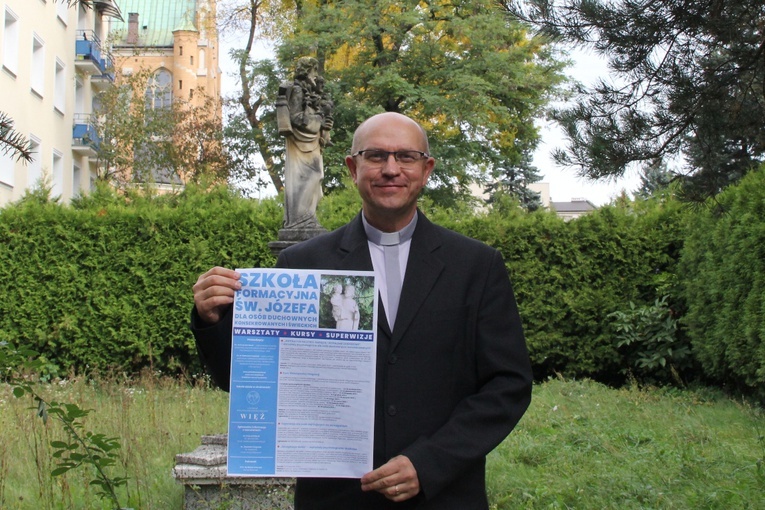 - Ten kurs jest dla wszystkich - zapewnia ks. Radosław Kacprzak. 