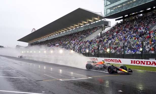 Formuła 1 - Verstappen wygrał deszczową GP Japonii i został mistrzem świata