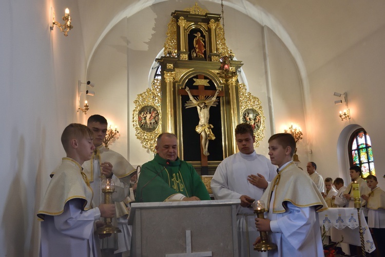 Uroczystość poświęcenia ołtarza w Przyjaźni.