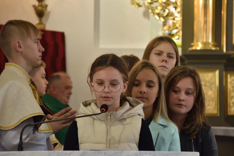 Uroczystość poświęcenia ołtarza w Przyjaźni.