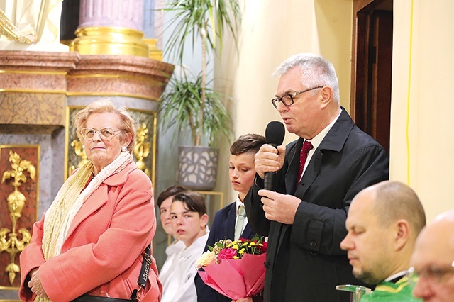 	Lidia Wajdzik i Tadeusz Kopeć dziękowali za dar jubileuszowego modlitewnego spotkania. 