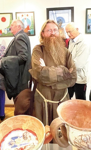 	Kapucyn brat Marcin Świąder na wernisażu. 