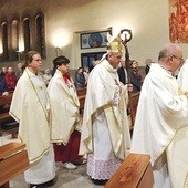 	Bp Roman Pindel przewodniczył jubileuszowej liturgii w Świątyni Pokoju.