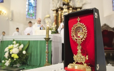 ▲	W relikwiarzu znajduje się fragment serca wyniesionego na ołtarze mediolańczyka.