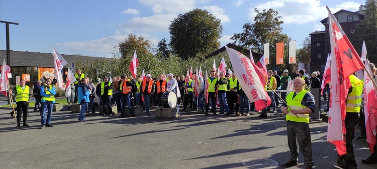 Ruda Śląska. Protestowali pracownicy Huty Pokój