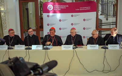 Biskupi o synodzie i uchodźcach z Ukrainy 