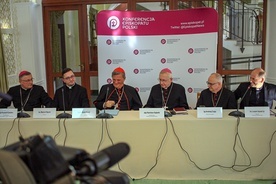 Biskupi o synodzie i uchodźcach z Ukrainy 