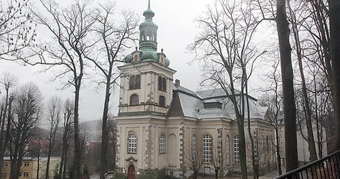 Kamienna Góra. Dach pięknieje