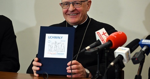 Biskup podpisze uchwały synodalne