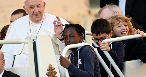 Papież: Nie róbmy z synodu parlamentu, módlmy się i słuchajmy