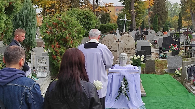 Lubin. Pogrzeb dzieci zmarłych przed porodem