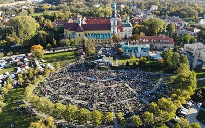 Pielgrzymka Trzebnicka - Msza św. u grobu św. Jadwigi Śląskiej [TRANSMISJA]