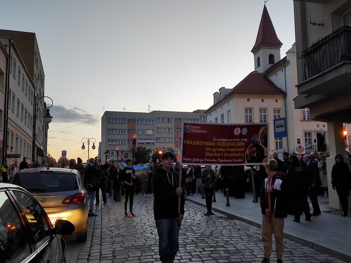 Uroczystości jadwiżańskie 2022. Pielgrzymka trzebniczan i młodzieży duchownej
