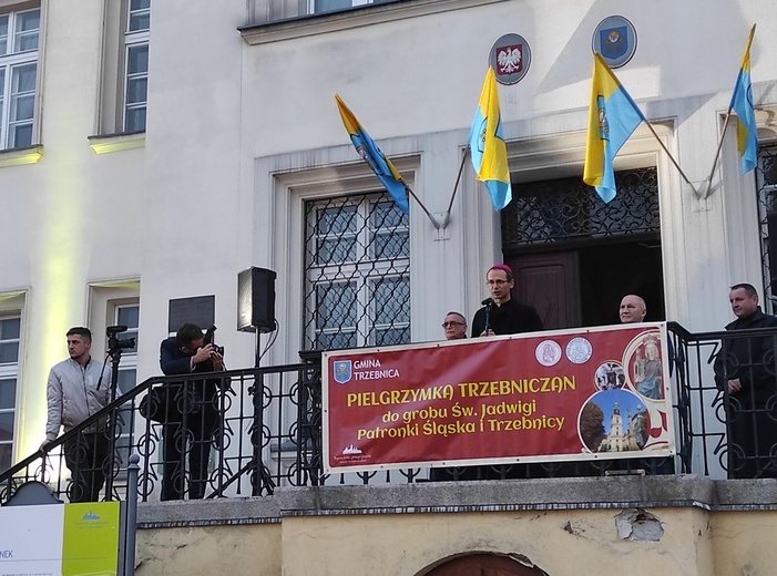 Uroczystości jadwiżańskie 2022. Pielgrzymka trzebniczan i młodzieży duchownej