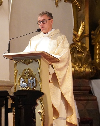 Uroczystości jadwiżańskie 2022. Pielgrzymka trzebniczan i młodzieży duchownej