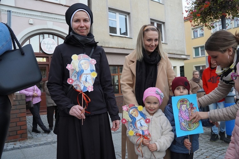 Uroczystości jadwiżańskie 2022. Pielgrzymka trzebniczan i młodzieży duchownej