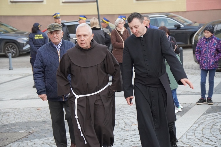 Uroczystości jadwiżańskie 2022. Pielgrzymka trzebniczan i młodzieży duchownej
