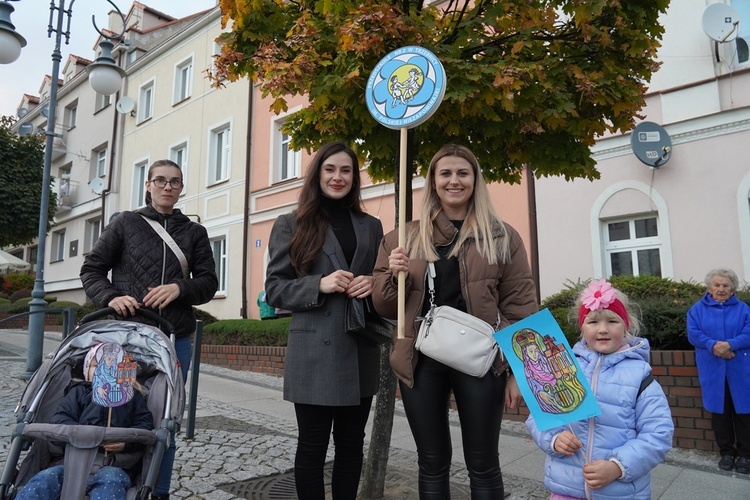 Uroczystości jadwiżańskie 2022. Pielgrzymka trzebniczan i młodzieży duchownej