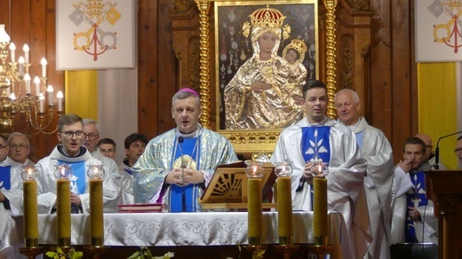 Czuwanie fatimskie w Rychwałdzie z bp. Romanem Pindlem - 13 października 2022 r.