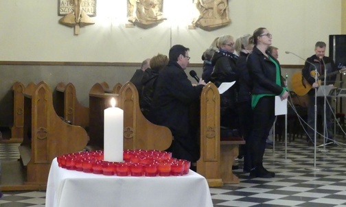 Mieszkańcy Czechowic-Dziedzic modlili się w kościele NMP Wspomożycielki Wiernych w intencji rodziców, którzy utracili swoje dzieci.