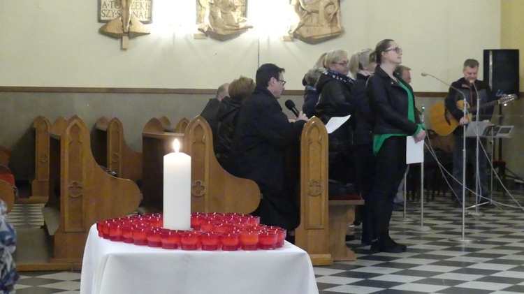 Mieszkańcy Czechowic-Dziedzic modlili się w kościele NMP Wspomożycielki Wiernych w intencji rodziców, którzy utracili swoje dzieci.