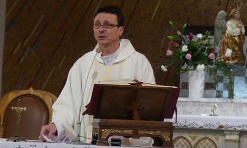 Ks. proboszcz Jerzy Ryłko przewodniczył Mszy św. sprawowanej w wigilię Dnia Dziecka Utraconego w Czechowicach-Dziedzicach.