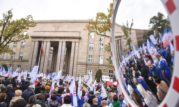 Zakończyła się pikieta ZNP przed siedzibą MEiN 