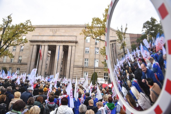 Zakończyła się pikieta ZNP przed siedzibą MEiN 