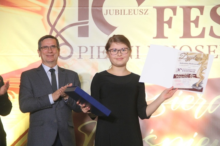 Tarnów. Gala Festiwalu "Miłosierdzie Boże wyśpiewać chcę"