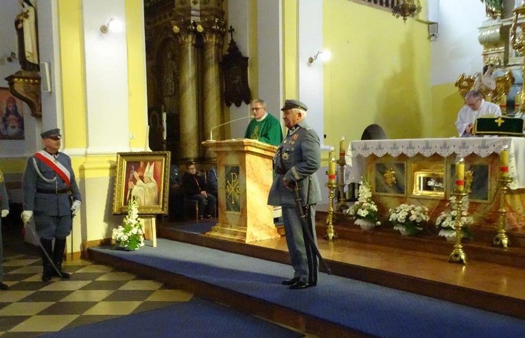 Tablica poświęcona św. Janowi Pawłowi II na wschowskiej farze