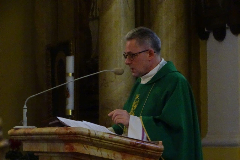 Tablica poświęcona św. Janowi Pawłowi II na wschowskiej farze