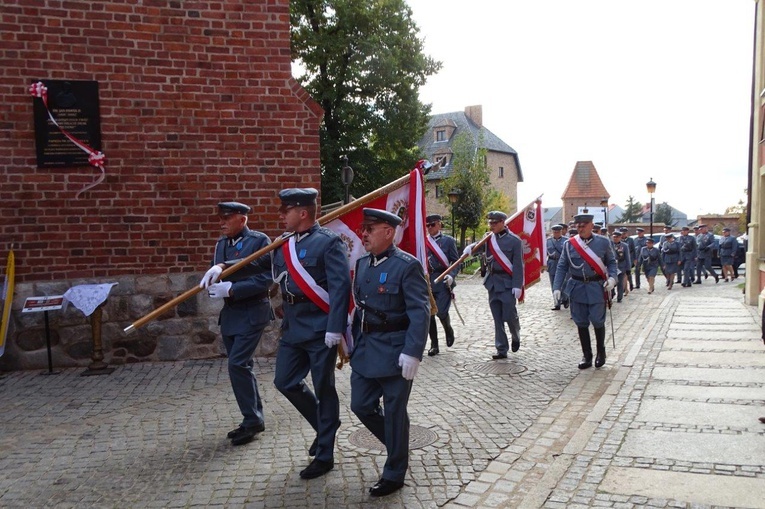 Tablica poświęcona św. Janowi Pawłowi II na wschowskiej farze