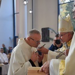 Dyplomy i jubileuszowe krzyże ołtarzowe dla dekanatów Łany, Niemodlin i Prudnik