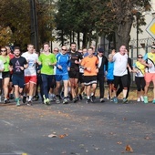 Ok. 30 osób przebiegło trasę 7 km, by uczcić pamięć św. Jana Pawła II.