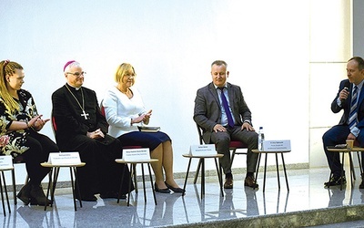 	Jeden z paneli dyskusyjnych na konferencji w Częstochowie.