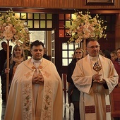 ▲	W parafii w Bobrownikach tegoroczne spotkania z Panią Fatimską miały uroczysty wymiar. 