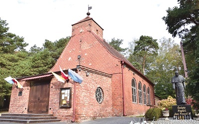 Budowla pierwotnie  była ewangelicką kaplicą.