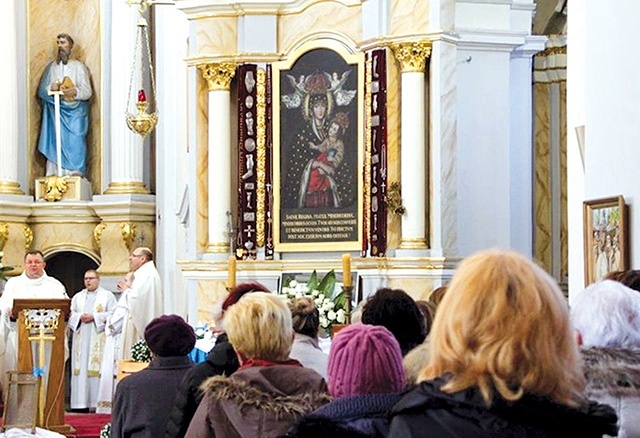 	Jak co roku nie zabraknie zawierzenia uczestniczek Maryi.