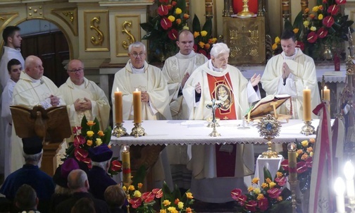 Ks. infułat Władysław Gasidło przewodniczył odpustowej Sumie w Kętach.