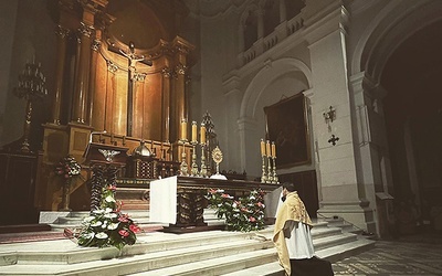 W czasie adoracji Najświętszego Sakramentu młodzi modlili się o dobre przygotowanie do spotkania z Ojcem Świętym w Lizbonie. 