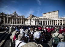 Dlaczego papież przedłużył synod o synodalności?