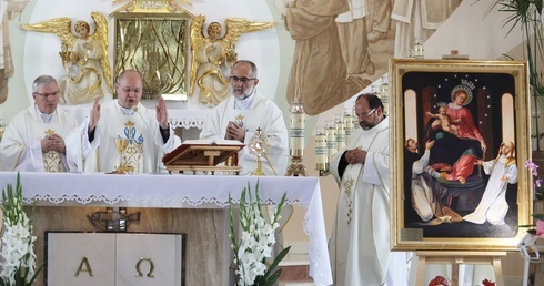 Msza św. dla uczestników pompejańskiego dnia skupienia, koncelebrowana pod przewodnictwem misjonarza ks. Konrada Caputy.